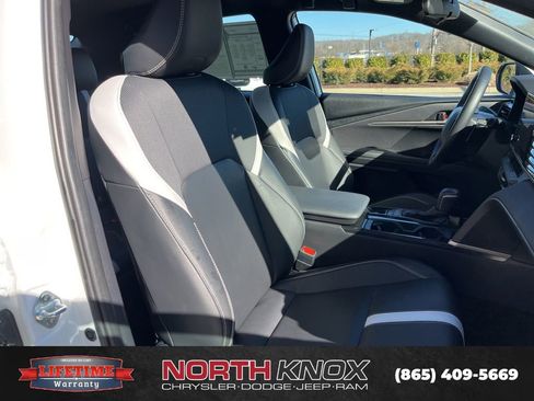 Used 2025 Toyota Camry SE image 25