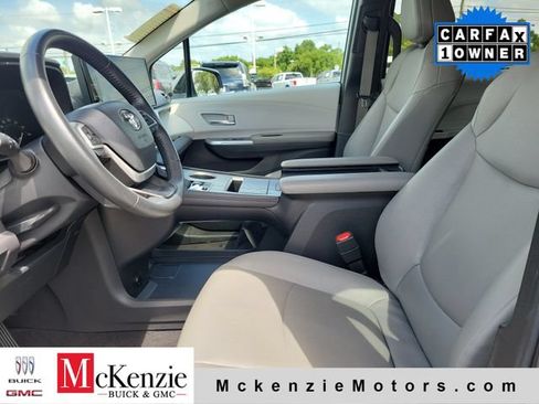 Used 2025 Toyota Sienna XLE FWD image 5