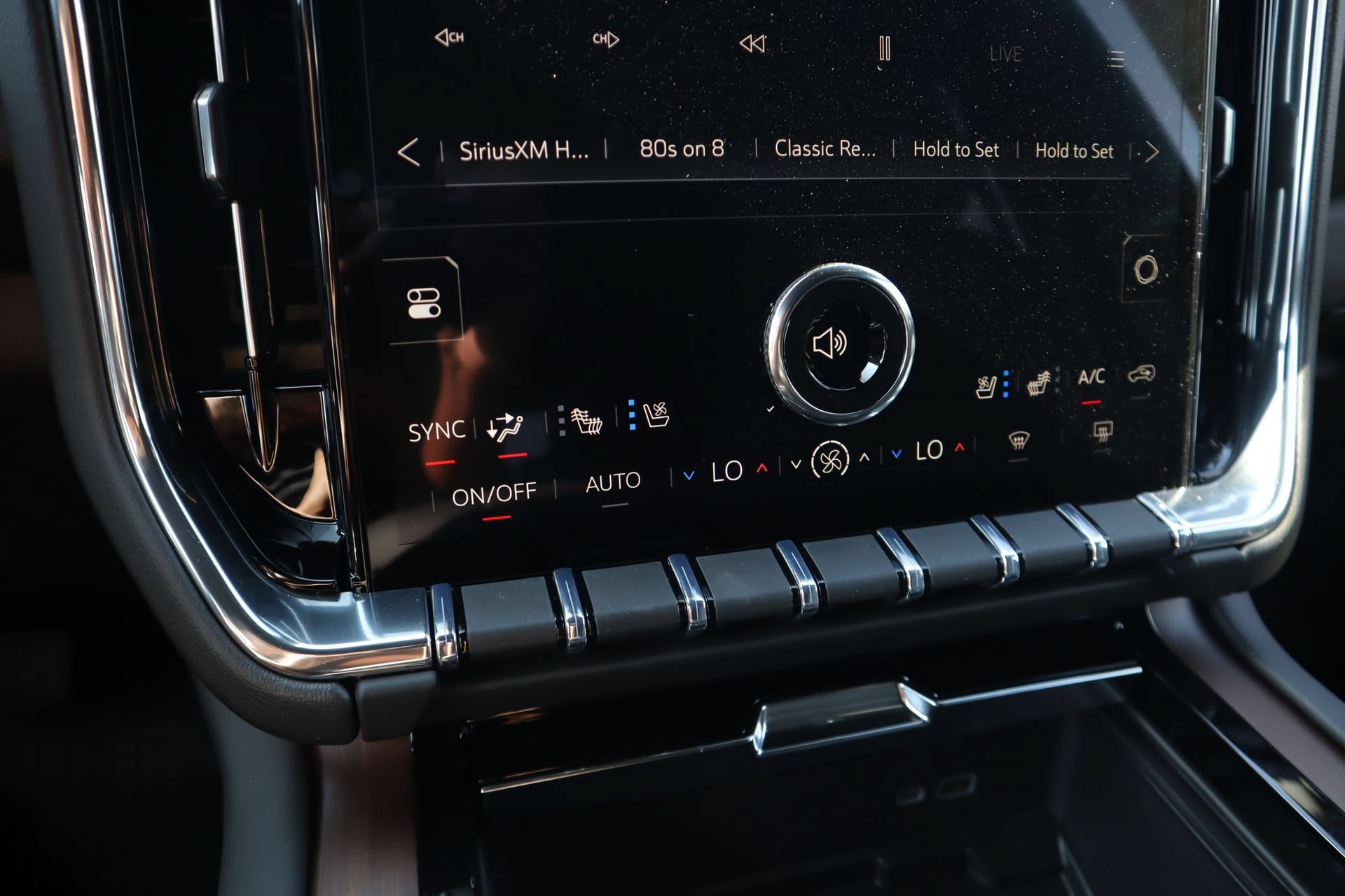 New 2026 GMC Yukon Denali w/ Denali Reserve Package AWD/4WD image 10