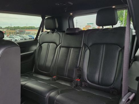 Used 2024 Jeep Wagoneer L Series II RWD image 9
