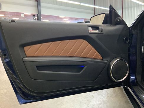 Used 2010 Ford Mustang Premium RWD image 14