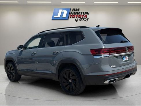 Used 2025 Volkswagen Atlas SE image 7