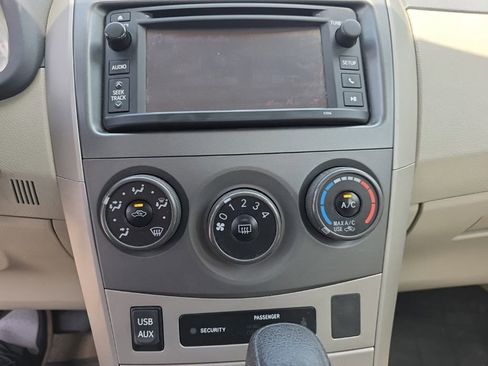 Used 2013 Toyota Corolla LE FWD image 19
