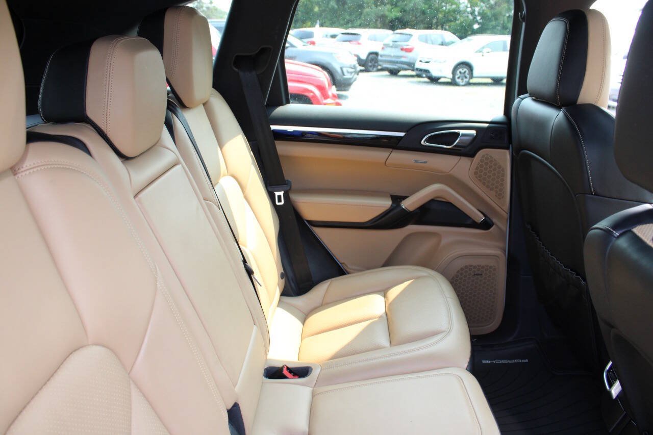 Used 2018 Porsche Cayenne Platinum Edition AWD/4WD image 21