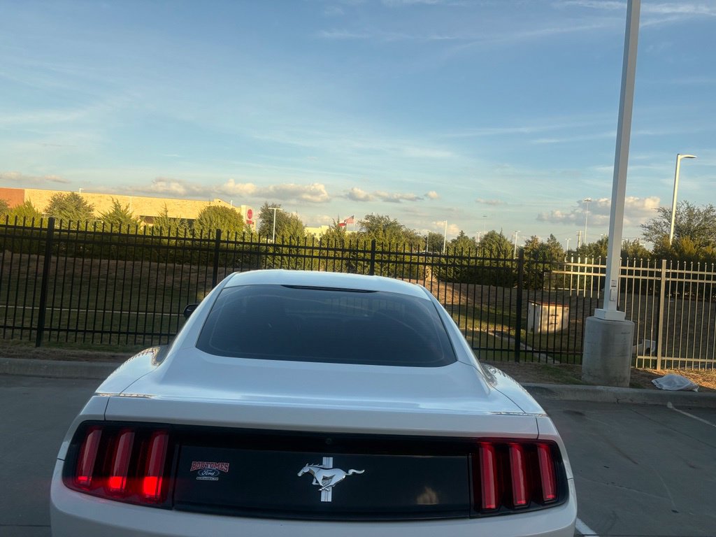 Used 2016 Ford Mustang Coupe RWD image 9