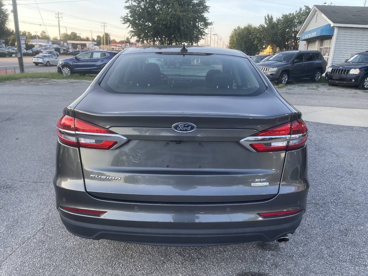 Used 2020 Ford Fusion SE FWD image 8