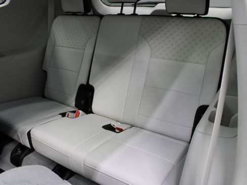 Used 2024 GMC Acadia Denali image 12