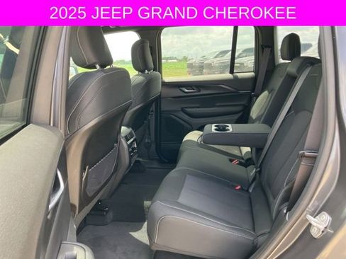 Used 2025 Jeep Grand Cherokee Laredo X RWD image 19