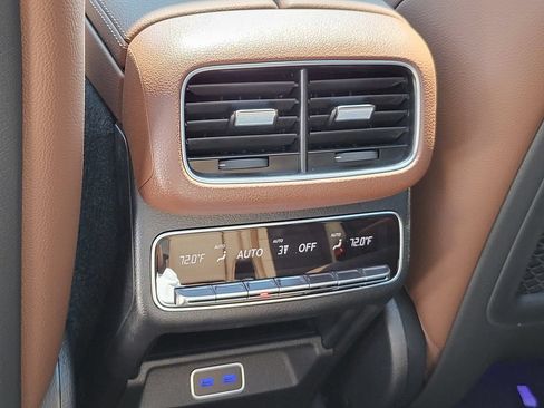Used 2025 Mercedes-Benz GLS 450 4MATIC image 35
