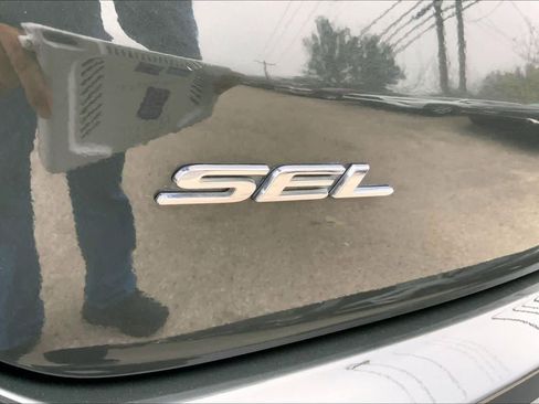 Used 2022 Ford Edge SEL w/ Convenience Package image 9