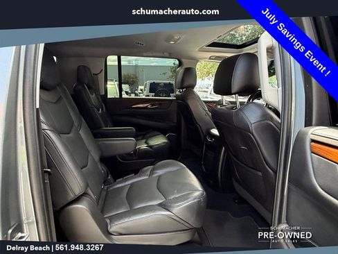 Used 2018 Cadillac Escalade ESV Luxury RWD image 17