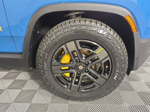 Used 2022 Rivian R1T Adventure image 11