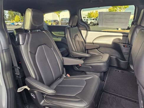 New 2026 Chrysler Voyager LX image 35