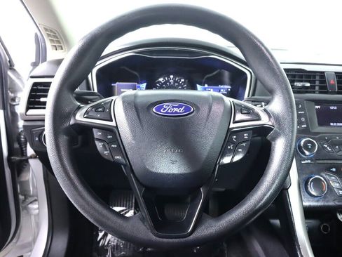 Used 2017 Ford Fusion SE FWD image 11