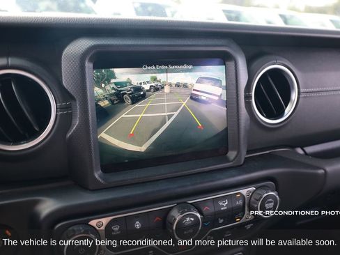 Used 2021 Jeep Wrangler Unlimited Sahara w/ Cold Weather Group image 17