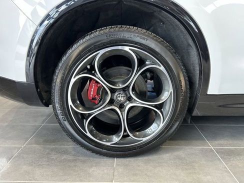 Used 2024 Alfa Romeo Stelvio Veloce image 12