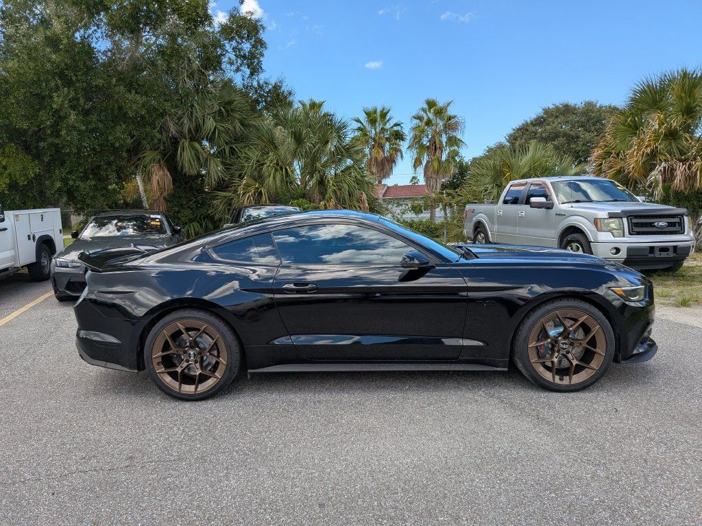 Used 2017 Ford Mustang GT Premium w/ GT Performance Package RWD image 9