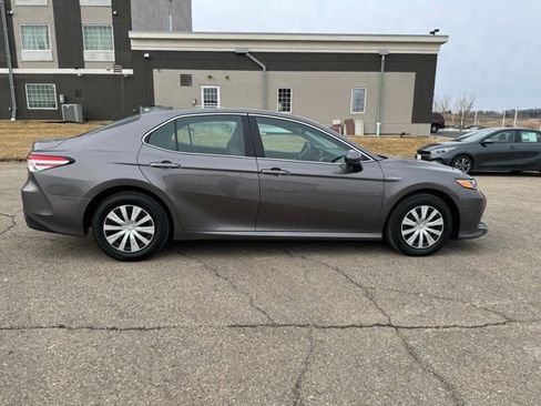 Certified 2019 Toyota Camry LE image 11