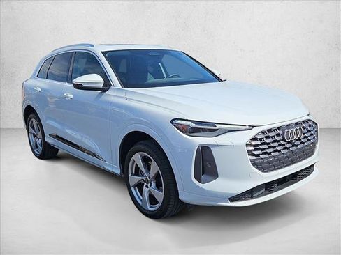 Certified 2025 Audi Q5 Premium w/ Premium Plus AWD/4WD image 3