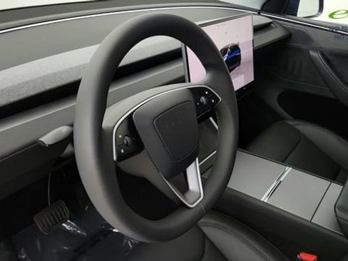 Used 2026 Tesla Model Y 2WD image 60