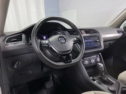 Used 2020 Volkswagen Tiguan SE w/ 3rd Row Seat Package AWD/4WD image 19