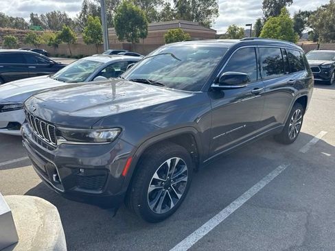 Used 2021 Jeep Grand Cherokee L Overland w/ Luxury Tech Group IV AWD/4WD image 2
