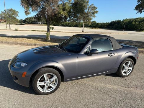 Used 2007 MAZDA MX-5 Miata Sport RWD image 6