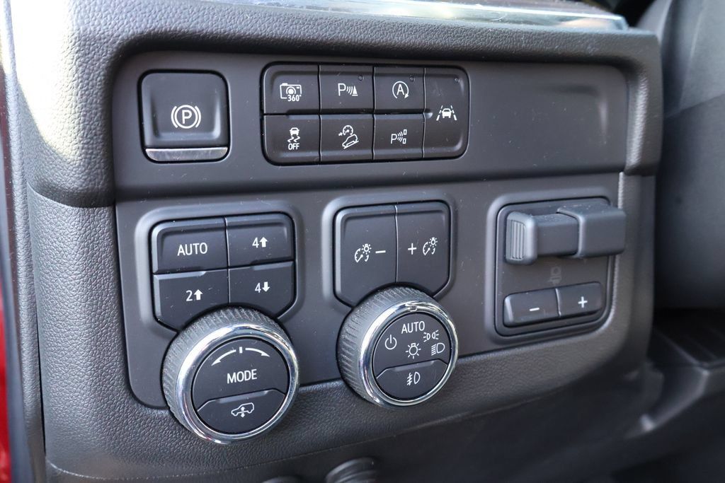 Used 2025 Chevrolet Tahoe Z71 w/ Z71 Off-Road Package AWD/4WD image 20