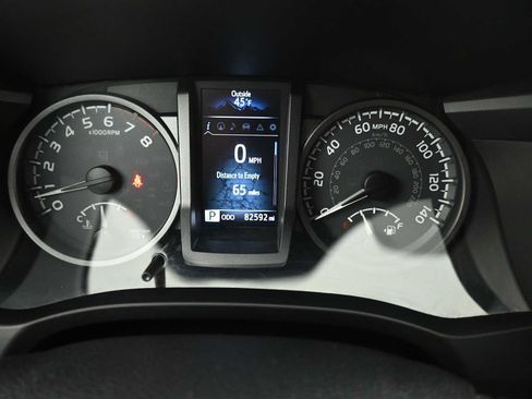 Used 2018 Toyota Tacoma TRD Off-Road image 18