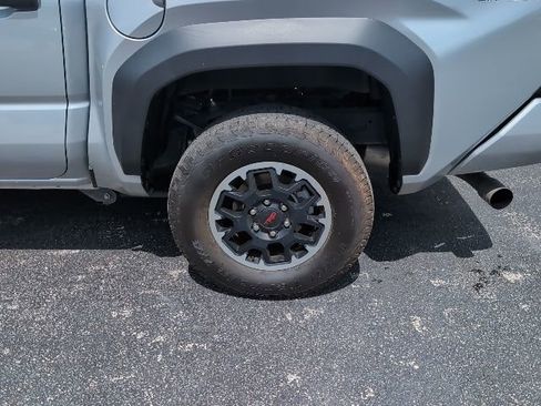 Used 2025 Toyota Tacoma TRD Off-Road image 7