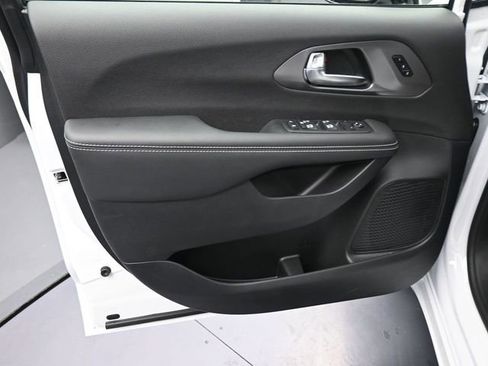 New 2026 Chrysler Pacifica Select image 39