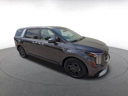 Used 2026 Kia Carnival FWD image 2
