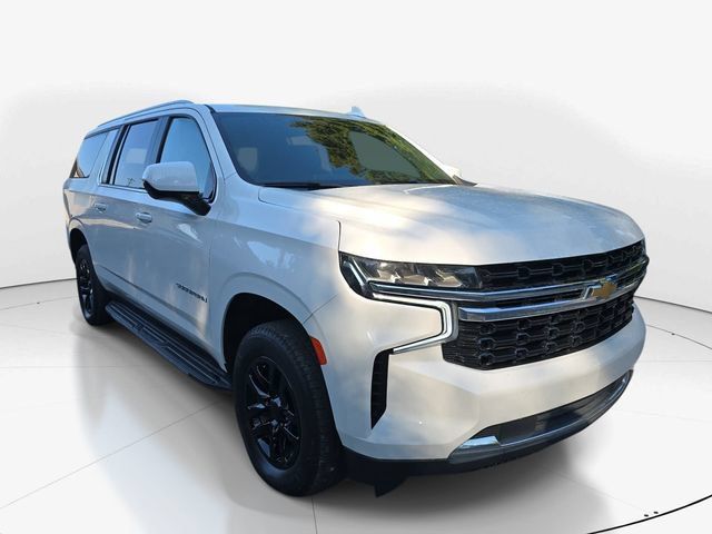 Used 2021 Chevrolet Suburban LS RWD image 3