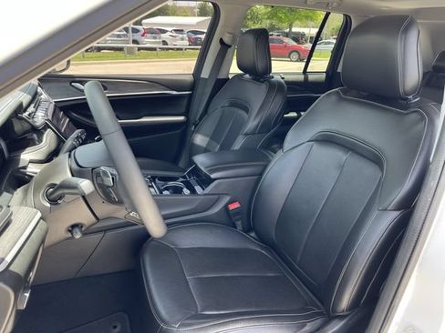 Used 2022 Jeep Grand Cherokee Limited 4xe w/ Luxury Tech Group II AWD/4WD image 25