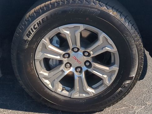 Used 2025 GMC Sierra 1500 SLT image 11