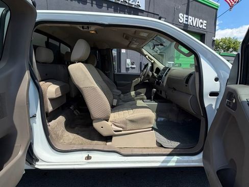 Used 2015 Nissan Frontier SV AWD/4WD image 10