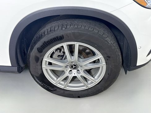 Used 2023 Mercedes-Benz GLC 300 4MATIC w/ Exclusive Trim Package image 32