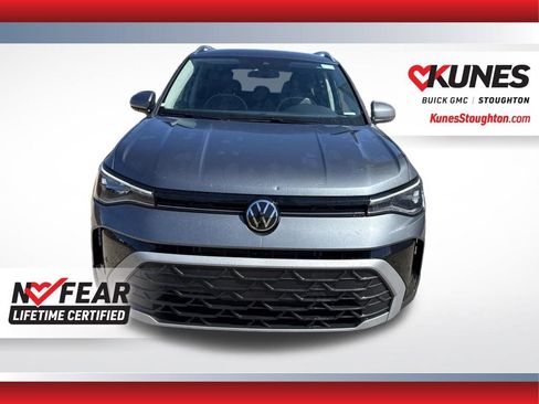 Used 2025 Volkswagen Taos SE image 4