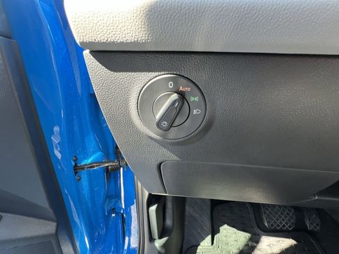 Used 2022 Volkswagen Taos SEL image 17