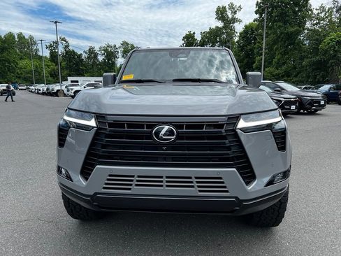 Used 2025 Lexus GX 550 w/ Accessory Package (2T) AWD/4WD image 3