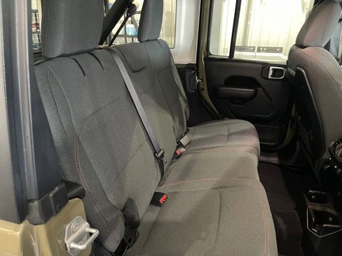 Used 2025 Jeep Wrangler Unlimited Rubicon image 14