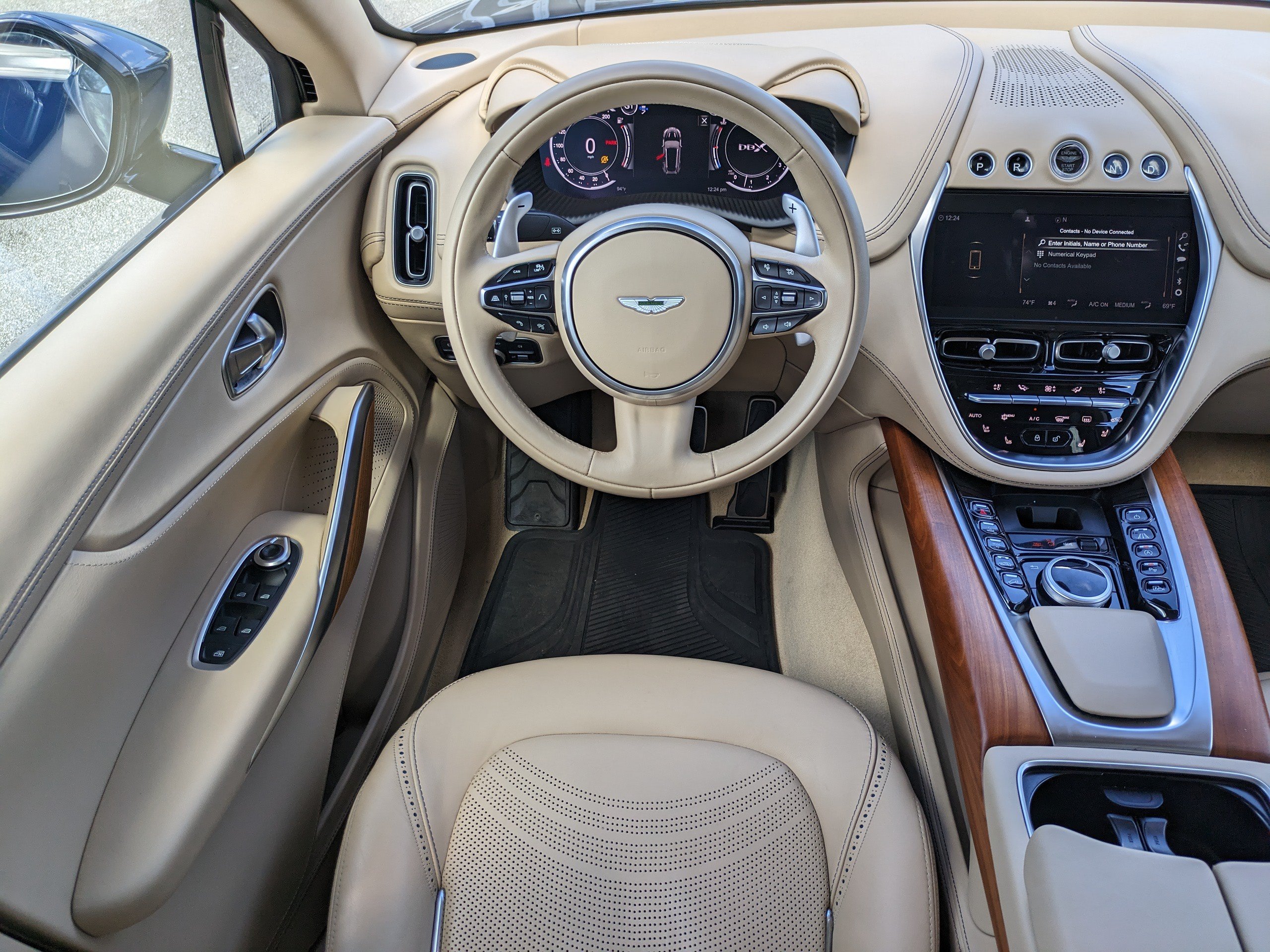 Used 2024 Aston Martin DBX AWD/4WD image 18