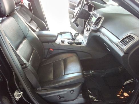 Used 2018 Jeep Grand Cherokee Limited w/ Luxury Group II image 18