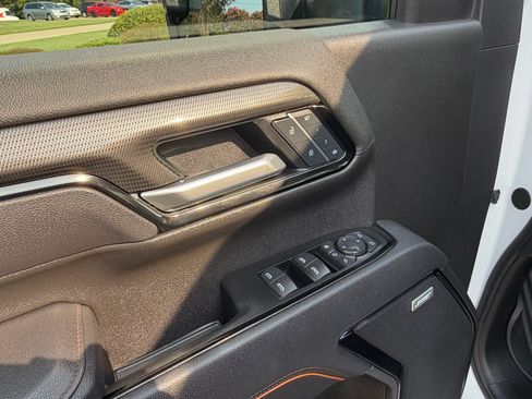 Used 2025 GMC Sierra 2500 AT4 w/ Technology Package AWD/4WD image 14