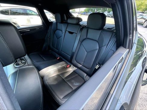 Used 2022 Porsche Macan w/ Premium Package Plus AWD/4WD image 36