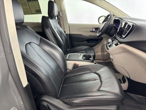 Used 2022 Chrysler Pacifica Touring-L FWD image 20