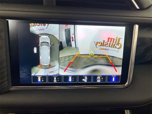 Used 2023 GMC Yukon Denali image 17