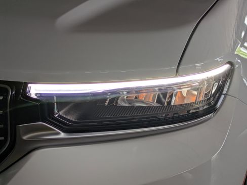 New 2025 Jeep Grand Cherokee Summit image 10