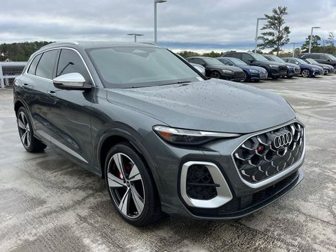 Used 2025 Audi SQ5 Premium Plus w/ Premium Plus Package image 3