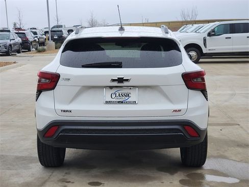 Certified 2024 Chevrolet Trax RS w/ Sunroof Package image 7